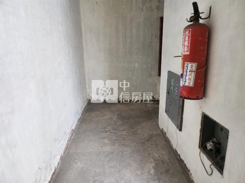 五福街八大套房毛胚屋房屋室內格局與周邊環境