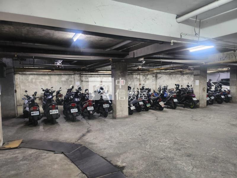 五福街八大套房毛胚屋房屋室內格局與周邊環境
