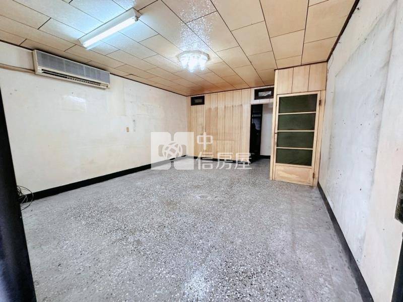 龍岡大地坪透天,前院停車房屋室內格局與周邊環境
