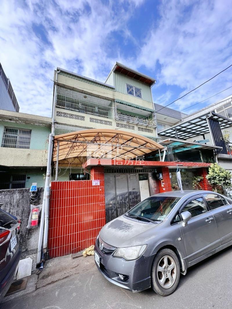 龍岡大地坪透天,前院停車房屋室內格局與周邊環境