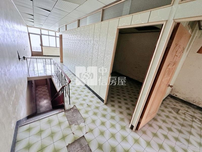 龍岡大地坪透天,前院停車房屋室內格局與周邊環境
