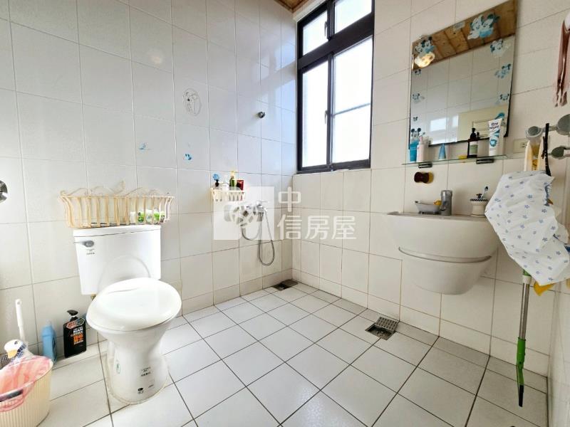 頭份市區環景雙車美宅房屋室內格局與周邊環境