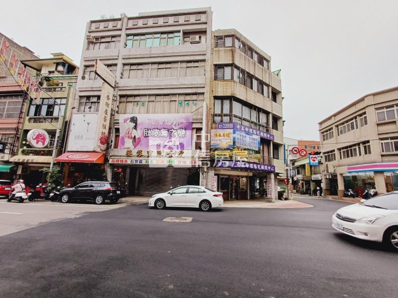 苗栗市中心燙金店面房屋室內格局與周邊環境