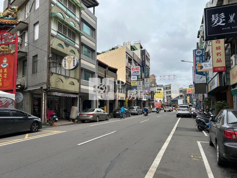 苗栗市中心燙金店面房屋室內格局與周邊環境