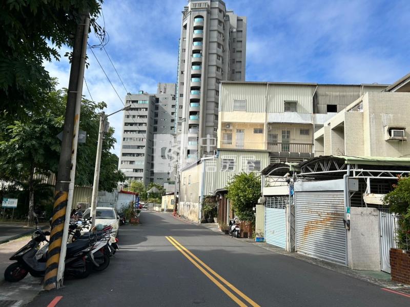 東區市中心富裕段面寬美建地房屋室內格局與周邊環境