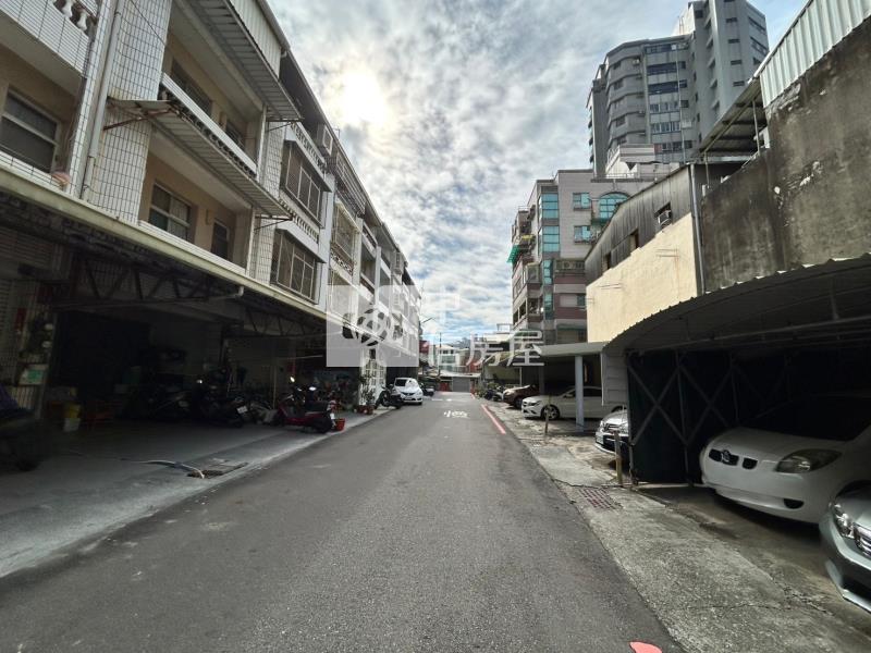 東區市中心富裕段面寬美建地房屋室內格局與周邊環境