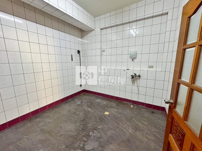 善化市中心超值五房透天房屋室內格局與周邊環境