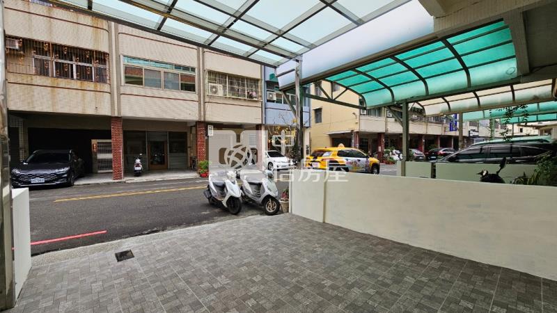 文心崇德捷運旁邊間車庫透天房屋室內格局與周邊環境