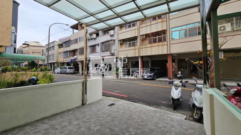 文心崇德捷運旁邊間車庫透天房屋室內格局與周邊環境