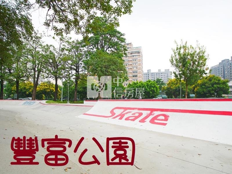 文心愛悅豐樂公園捷運兩房休旅車位房屋室內格局與周邊環境