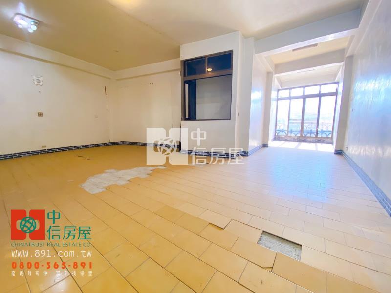 朴子山通路邊間店面房屋室內格局與周邊環境