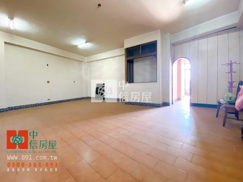 朴子山通路邊間店面房屋室內格局與周邊環境