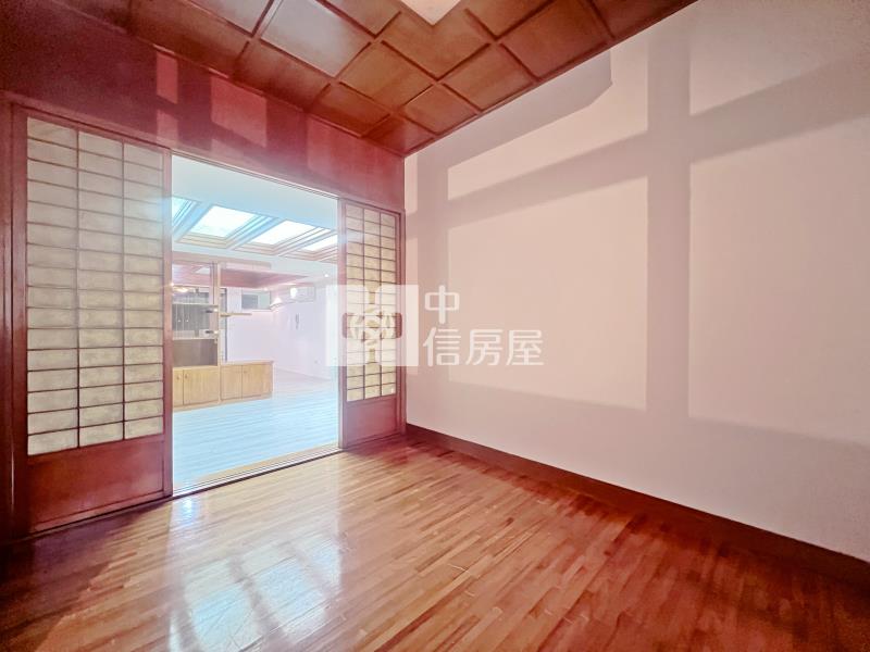 捷運旁雙橡園3房車位房屋室內格局與周邊環境