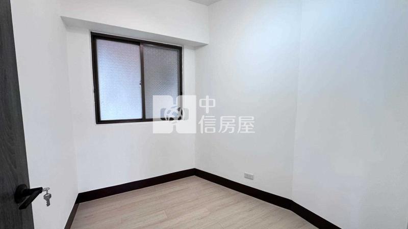 華勛忠貞電梯美三房房屋室內格局與周邊環境
