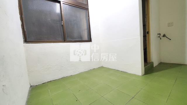 信義國小便宜邊間小透天房屋室內格局與周邊環境