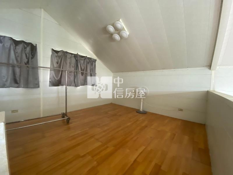 竹北市鳳岡路雙面臨路美農地房屋室內格局與周邊環境