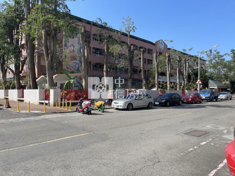 五甲商圈正義國小美3房房屋室內格局與周邊環境