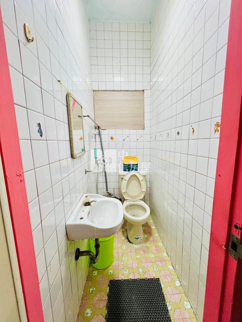 邊間前院停車孝親美透天房屋室內格局與周邊環境