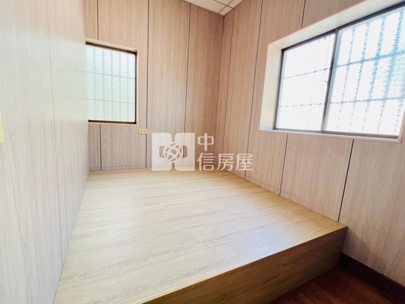 邊間前院停車孝親美透天房屋室內格局與周邊環境