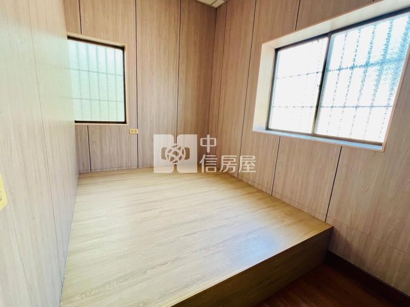 邊間前院停車孝親美透天房屋室內格局與周邊環境