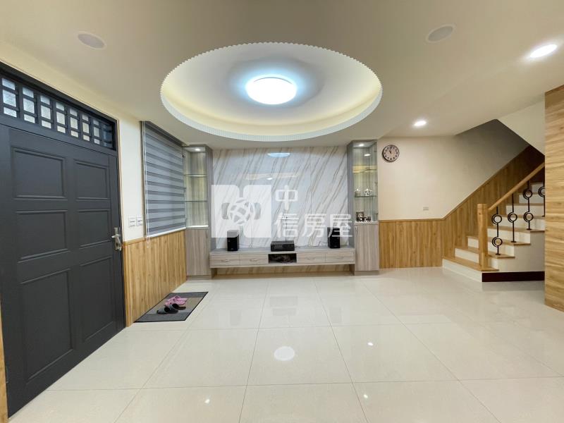 斗六全新整理大面寬車庫別墅房屋室內格局與周邊環境