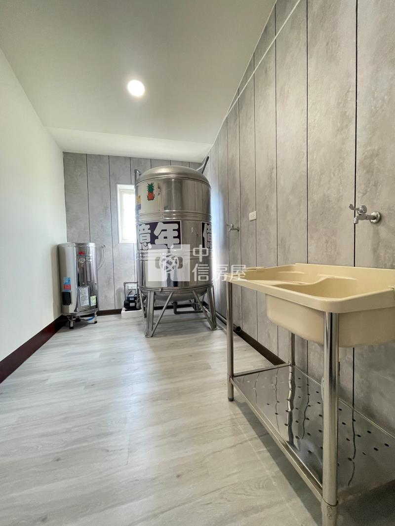 斗六全新整理大面寬車庫別墅房屋室內格局與周邊環境