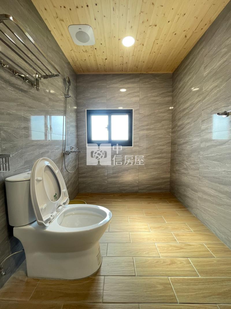 斗六全新整理大面寬車庫別墅房屋室內格局與周邊環境