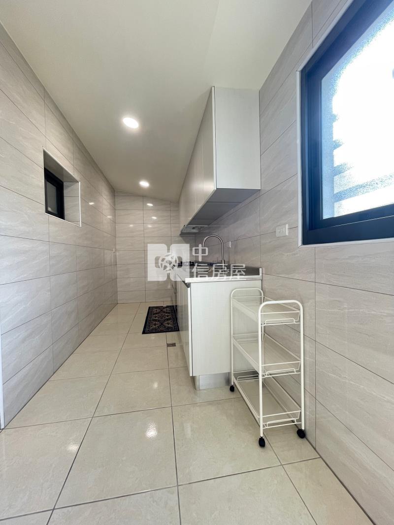 斗六全新整理大面寬車庫別墅房屋室內格局與周邊環境