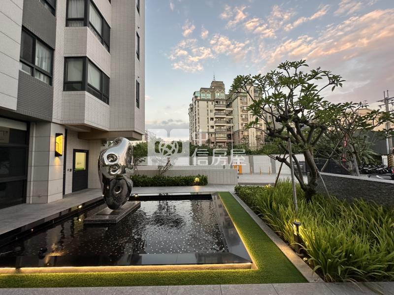 皇家極光|沙鹿市中心|絕版大兩房平車房屋室內格局與周邊環境