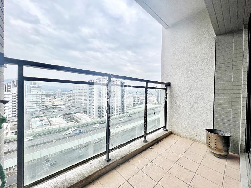 和築F1三房+雙平車房屋室內格局與周邊環境