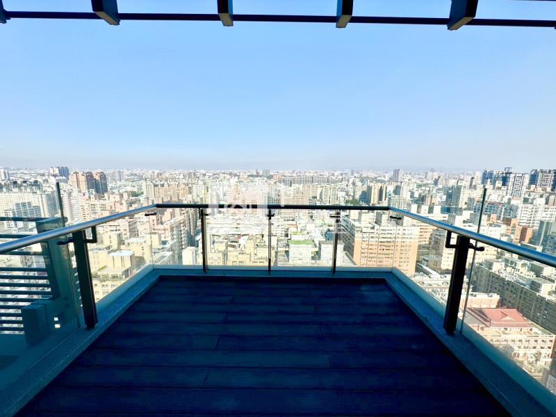 秋紅谷高樓層裝潢視野戶+雙平車房屋室內格局與周邊環境