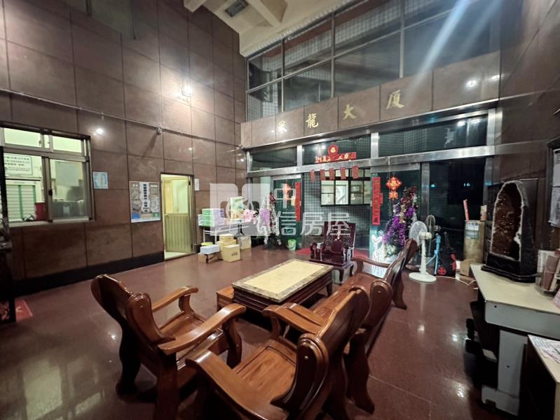 采龍大廈很大三房平車房屋室內格局與周邊環境
