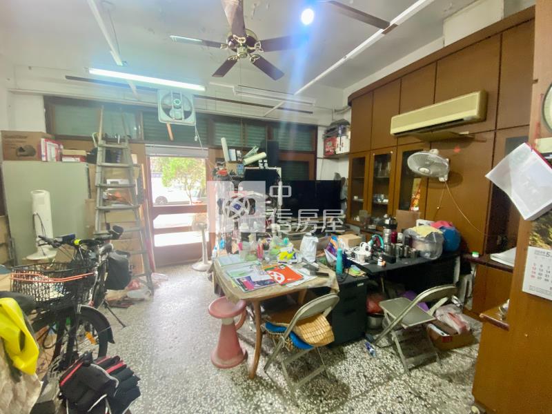 近育仁國小臨10米路三角窗面寬6米店面房屋室內格局與周邊環境