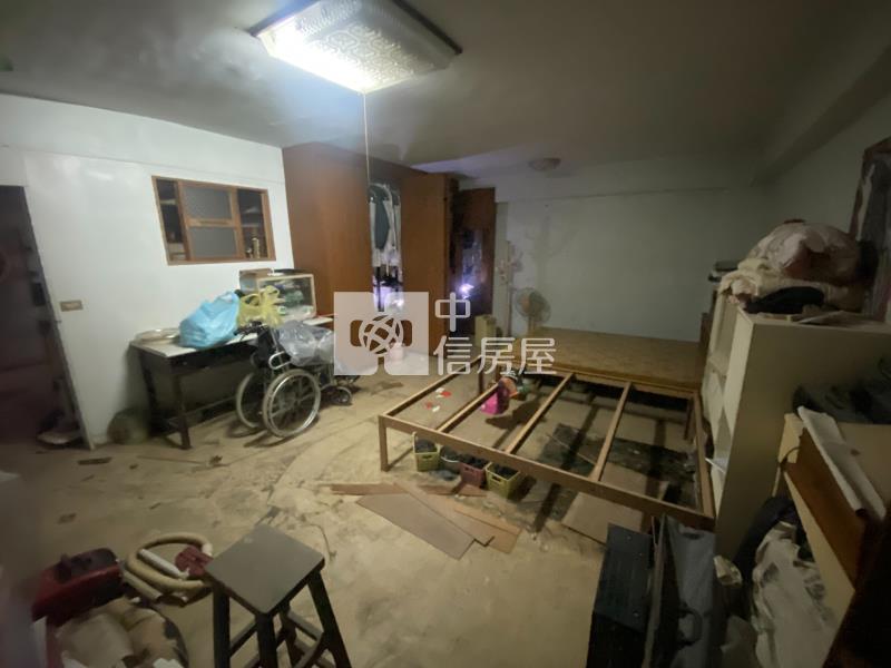 近育仁國小臨10米路三角窗面寬6米店面房屋室內格局與周邊環境