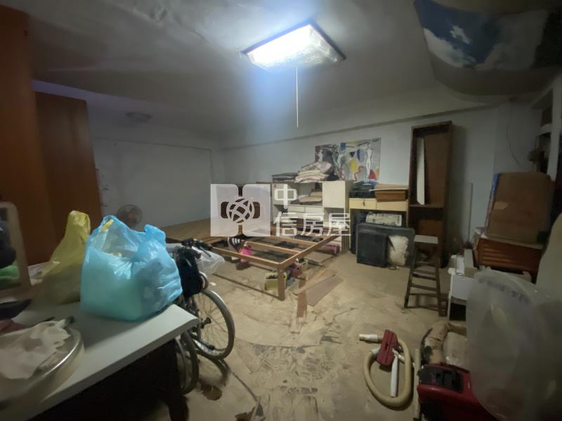 近育仁國小臨10米路三角窗面寬6米店面房屋室內格局與周邊環境