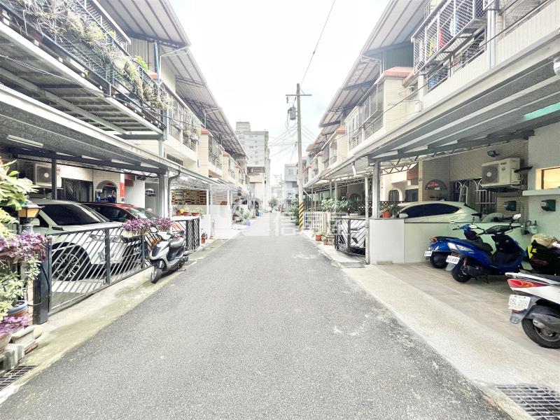機捷旁前院車庫美透天房屋室內格局與周邊環境