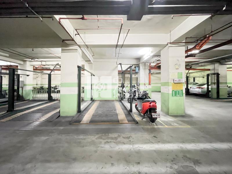 五期捷運站向榮園三房車位房屋室內格局與周邊環境
