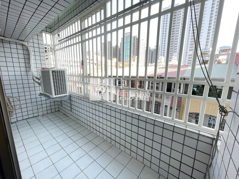 五期捷運站向榮園三房車位房屋室內格局與周邊環境