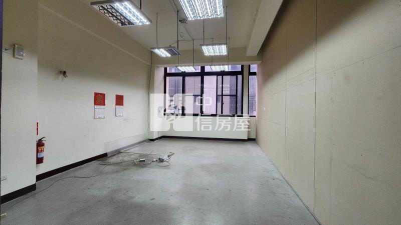 楊梅交流道旁電梯廠房房屋室內格局與周邊環境