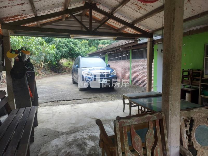 六甲區大丘園段有水電地上權果園地A房屋室內格局與周邊環境