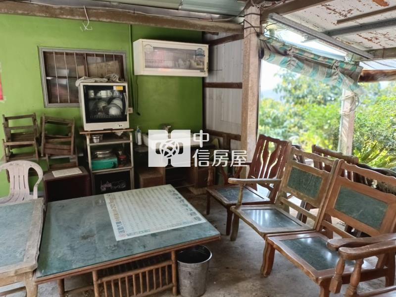 六甲區大丘園段有水電地上權果園地B房屋室內格局與周邊環境