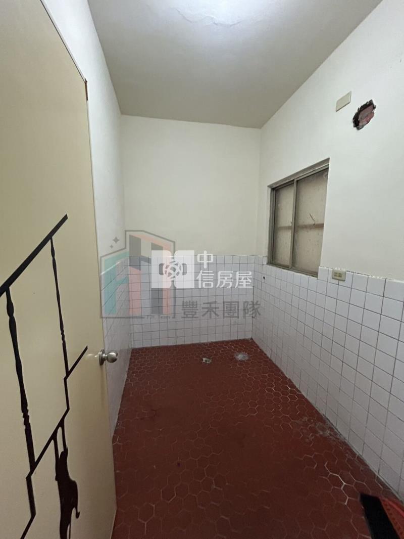 【豐禾】平鎮家樂福旁活巷透天(需整理)房屋室內格局與周邊環境