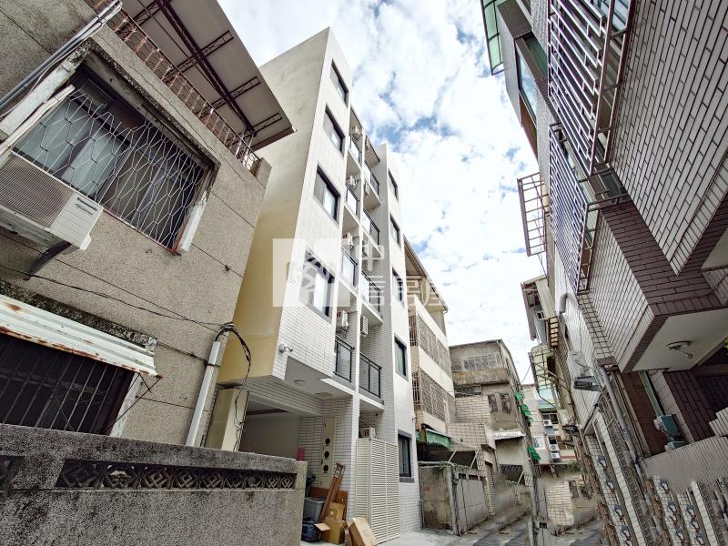中國醫全新15間電梯透套房屋室內格局與周邊環境