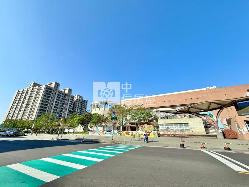 新光特區面國小無限視野︱邊間正3房已租平面車位房屋室內格局與周邊環境