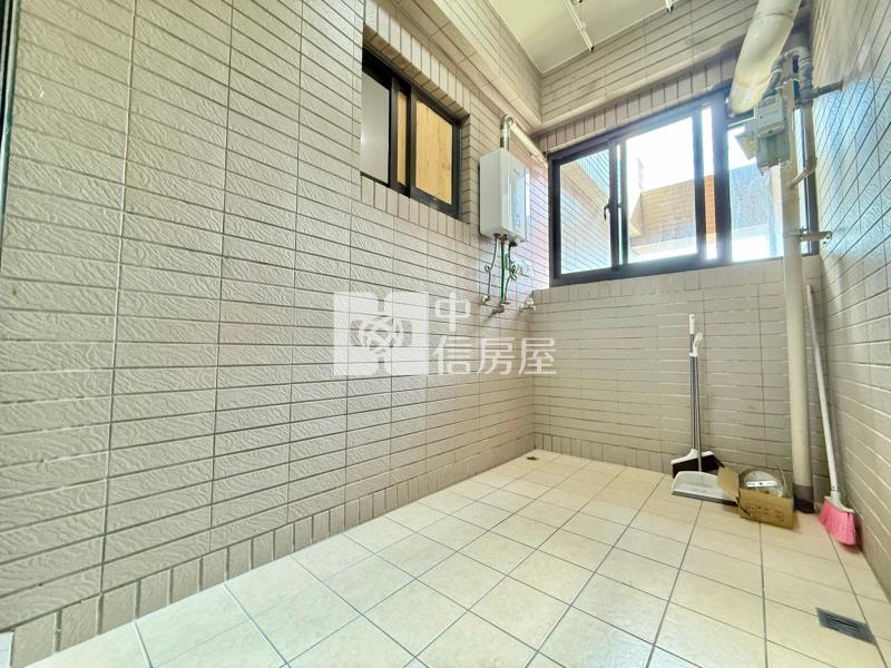 新光特區面國小無限視野︱邊間正3房已租平面車位房屋室內格局與周邊環境