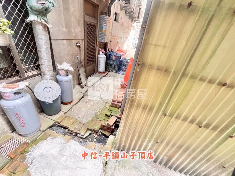 南勢重劃區稀有一樓美三房+前院停車房屋室內格局與周邊環境