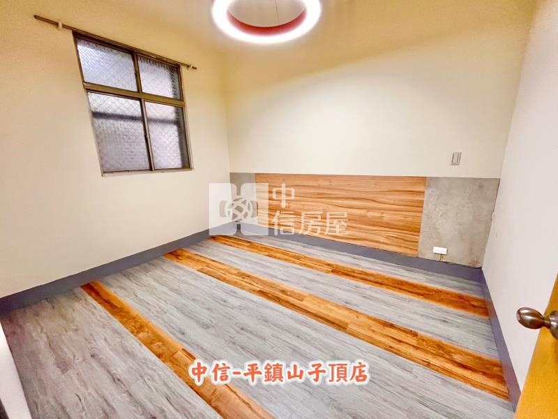 南勢重劃區稀有一樓美三房+前院停車房屋室內格局與周邊環境