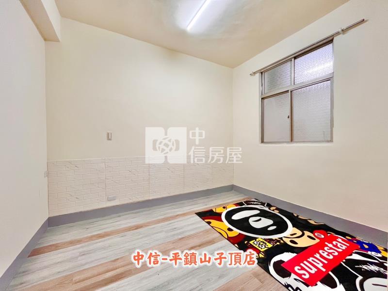 南勢重劃區稀有一樓美三房+前院停車房屋室內格局與周邊環境