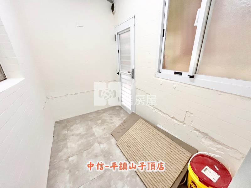 南勢重劃區稀有一樓美三房+前院停車房屋室內格局與周邊環境