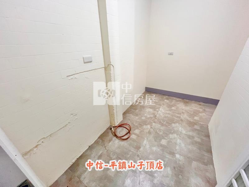南勢重劃區稀有一樓美三房+前院停車房屋室內格局與周邊環境